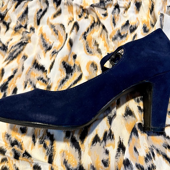 Kelly & Katie faux blue suede Mary Jane heels - Picture 5 of 5